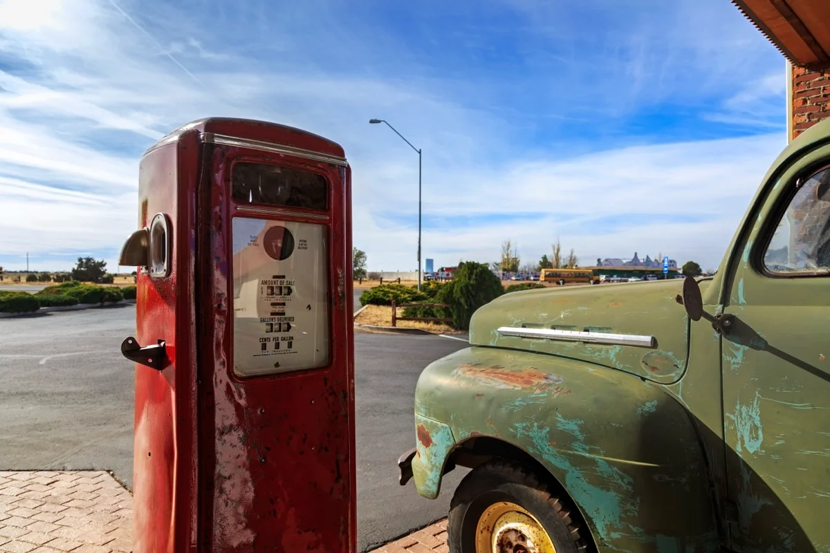 Transport de voiture de collection et itinéraire carburant sécurisé