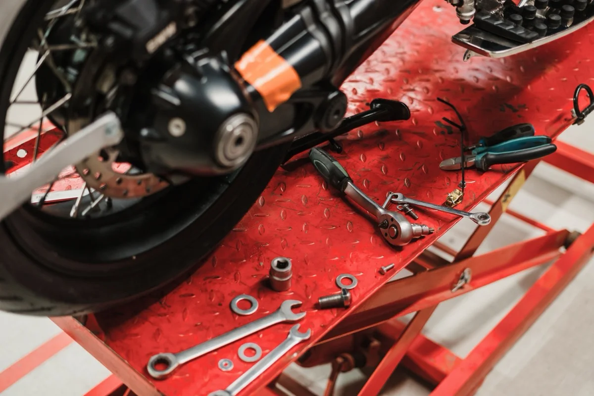 Pièces KTM préparer une moto fiable avant le départ